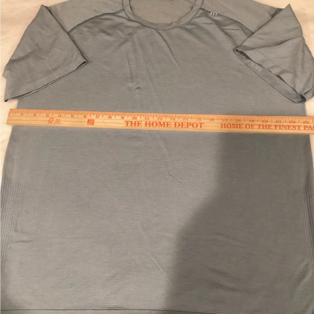 lululemon athletica Men's Slate Gray‎ Short Sleeve Tee